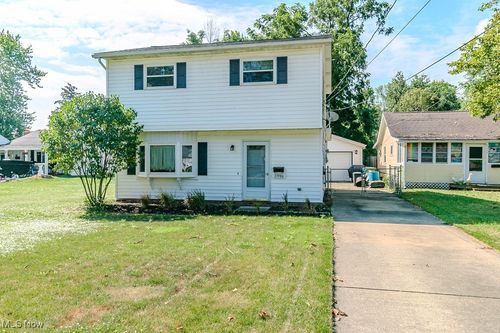 33986 Iris Ln, Eastlake, OH, 44095-2446 | Card Image