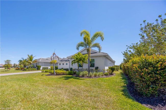 View of front of property featuring a front yard and stucco siding | Image 5
