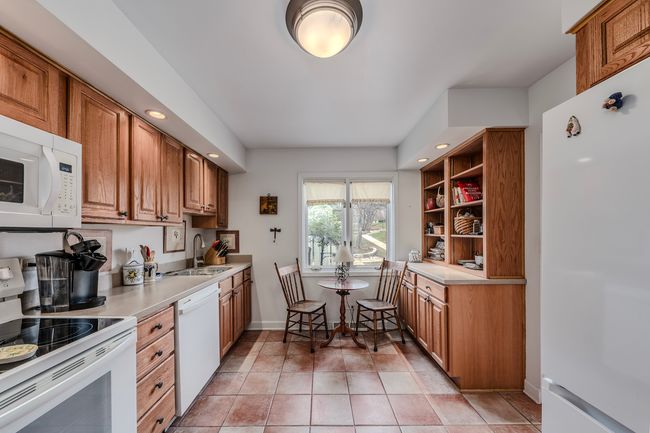 806 - 806 Chanticleer Ln, Condo with 3 bedrooms, 2 bathrooms and 2 parking in Hinsdale IL | Image 10