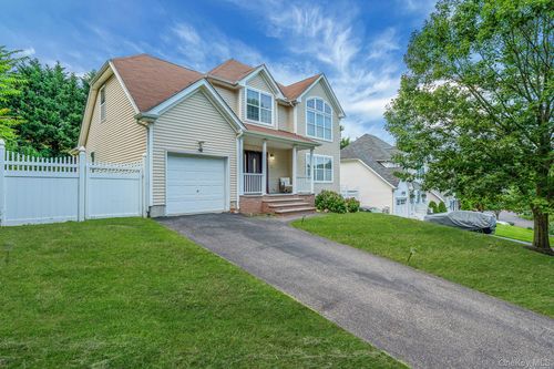 11 Gladysz Way, Port Jefferson, NY, 11777-2263 | Card Image