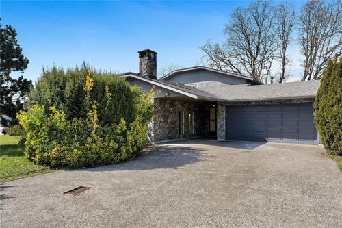 4188 Kincaid St, Saanich, BC, V8X4N8 | Card Image