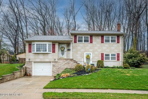 8 Adelphi Ct, Edison, NJ, 08837-2709 | Card Image