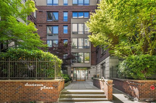 410-4547 8th Ave Ne, Seattle, WA, 98105-6706 | Card Image