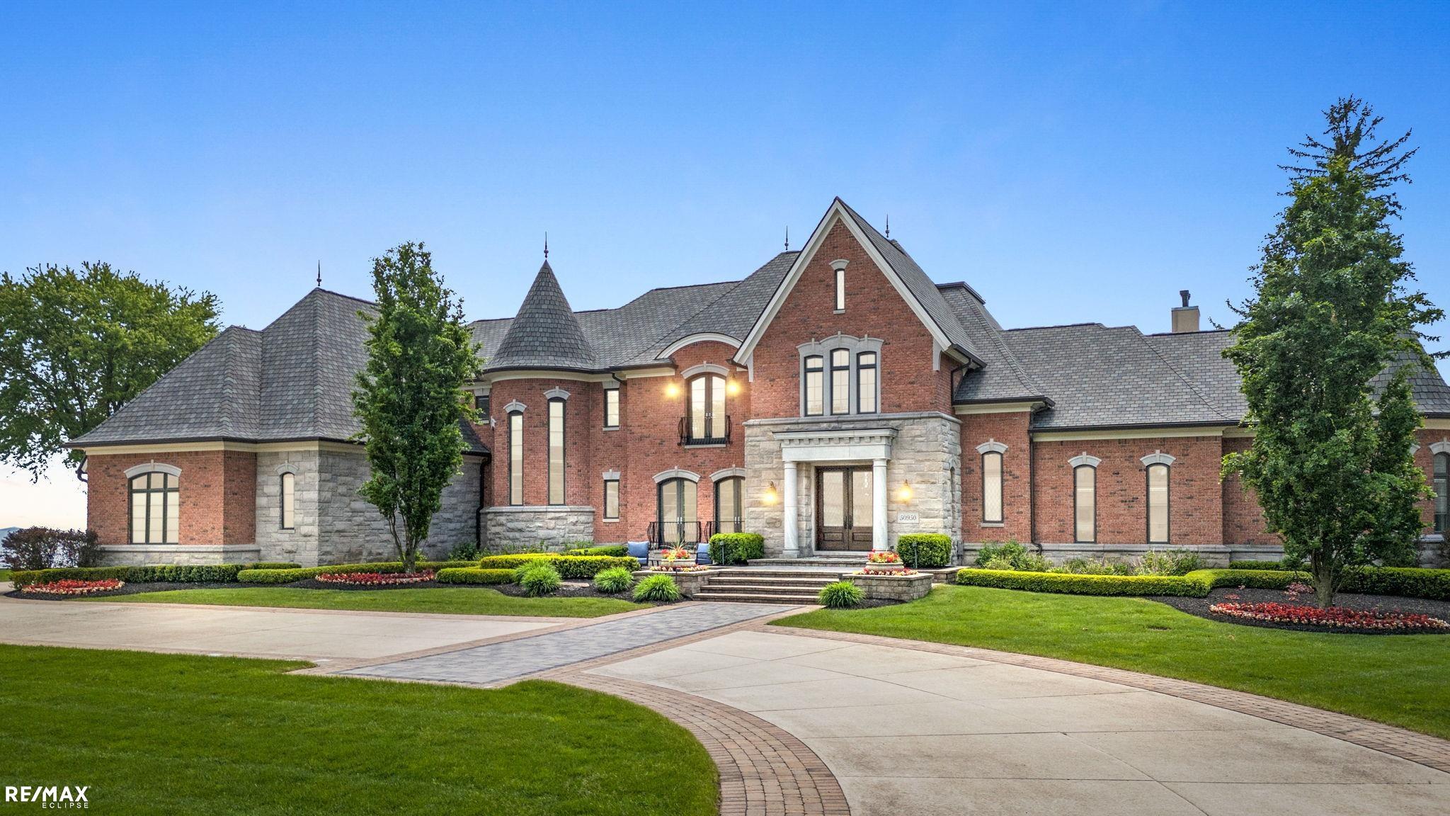Redwood Ln, New Baltimore, MI 48047