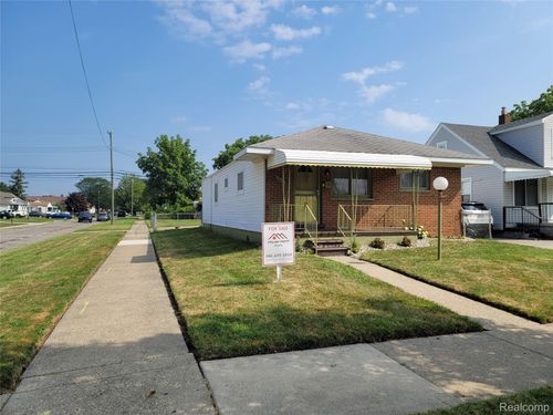 17717 Oakdale St, Roseville, MI, 48066-3847 | Card Image