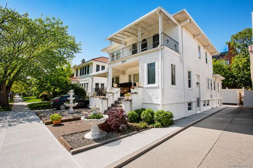 15 W Walnut St, Long Beach, NY, 11561-3413 | Card Image