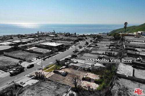 3653 Malibu Vista Dr, Malibu, CA, 90265-5604 | Card Image