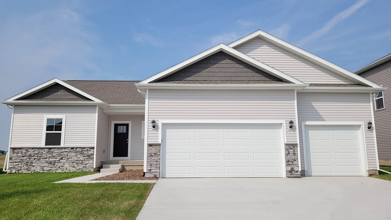 172nd Way, Urbandale, IA 50323