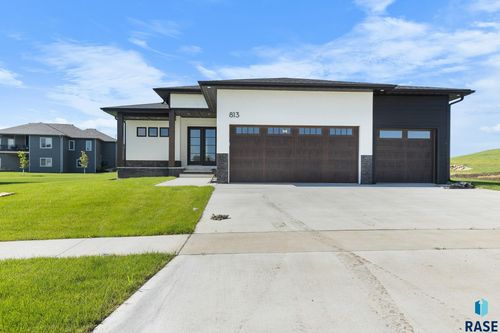 813 N Sylvan Dr Drive, Sioux Falls, SD, 57110 | Card Image