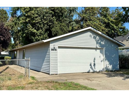 9815 Se Amherst St, Clackamas, OR, 97015-9168 | Card Image