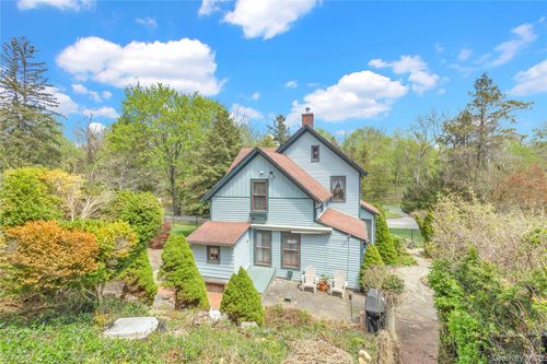 210 Old Town Rd, Setauket, NY, 11733-2647 | Card Image