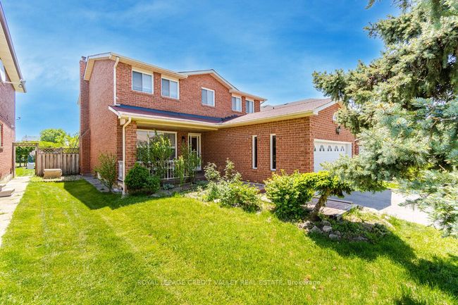 10 Polygon Crt, House other with 4 bedrooms, 3 bathrooms and 4 parking in Brampton ON | Image 4