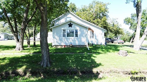 520 E 1st St, Blue Springs, NE, 68318-3029 | Card Image
