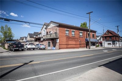 1111 Cannon St E, Home with 3 bedrooms, 3 bathrooms and 3 parking in Hamilton ON | Image 2