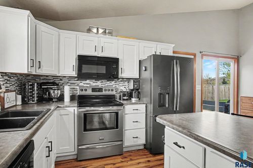 505 Cottonwood Dr, Harrisburg, SD, 57032-2323 | Card Image