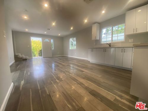 8448 Fenwick St, Sunland, CA, 91040-2824 | Card Image