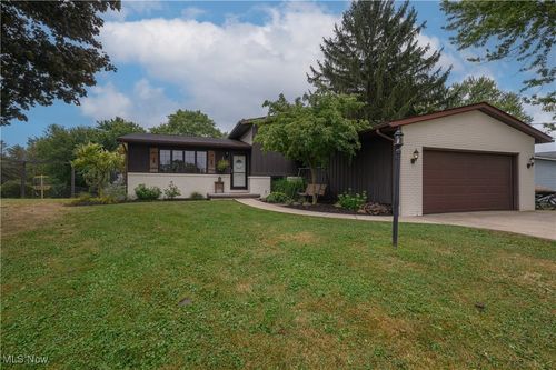 10299 Hunting Hills Ave Ne, Hartville, OH, 44632-9788 | Card Image