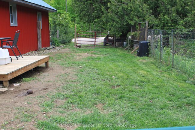 24430 Highway 35 Highway, Home with 2 bedrooms, 1 bathrooms and 4 parking in Lake of Bays ON | Image 19