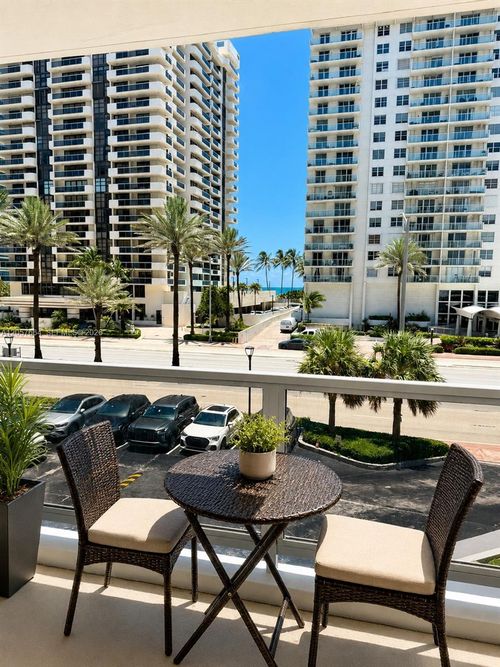 3c-5700 Collins Ave, Miami Beach, FL, 33140-2303 | Card Image