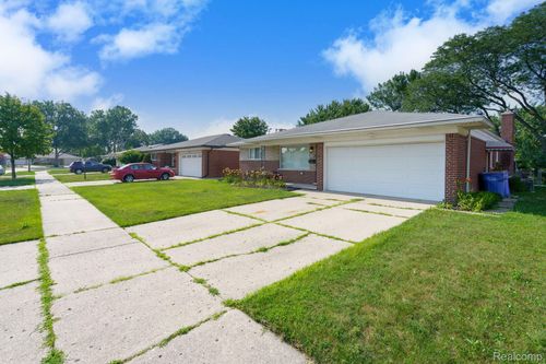 13103 Iowa Dr, Warren, MI, 48088-3167 | Card Image