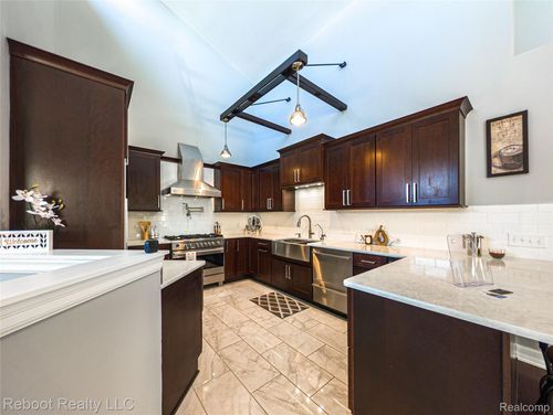 5322 Clintonville Rd, Clarkston, MI, 48346-4218 | Card Image