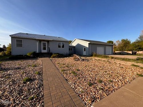 613 Williams Ave, Plentywood, MT, 59254-2140 | Card Image