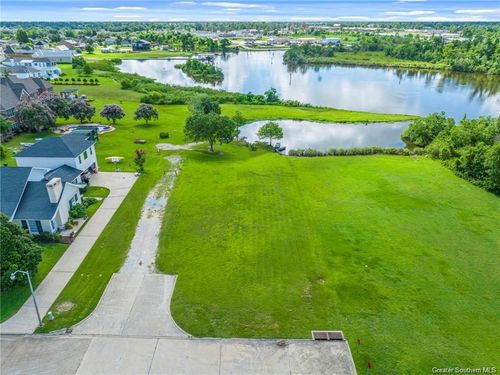 2035 Charvais Dr, Lake Charles, LA, 70601-5605 | Card Image