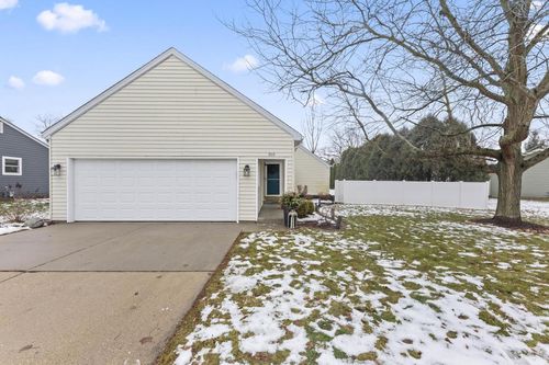 909 York Imperial Drive, Oconomowoc, WI, 53066 | Card Image