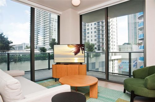 1109-11 Ne 6th St, Miami, FL, 33132 | Card Image