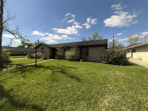8103 Royalwood Dr, Houston, TX, 77049-2321 | Card Image