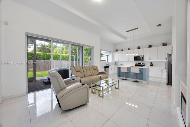 15037 Sw 174 Th St, House other with 4 bedrooms, 4 bathrooms and null parking in Miami FL | Image 4