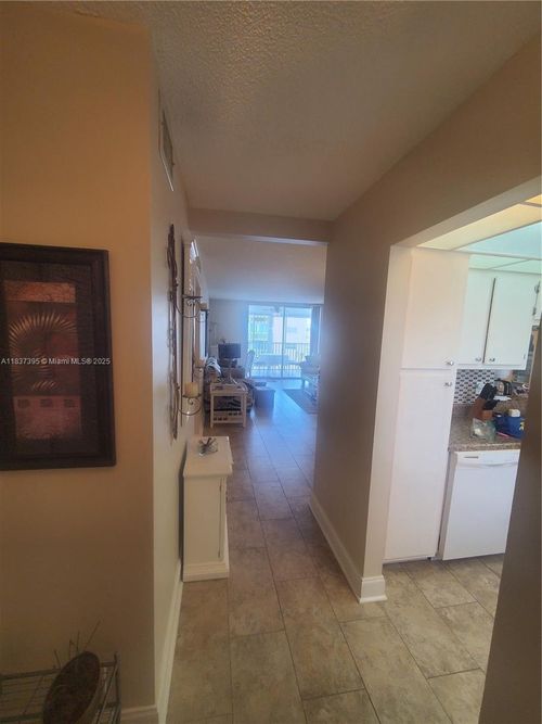 apt-507-319 Ne 14th Ave, Hallandale Beach, FL, 33009-7452 | Card Image