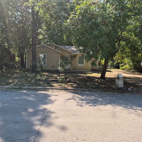 6713 Lakeside Dr, Lake Worth, TX, 76135-2211 | Card Image