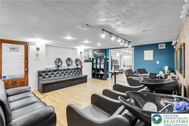 Salon | Image 33