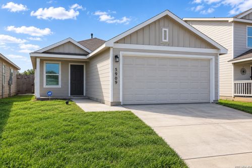 5909 Antonio Pl, Seguin, TX, 78155 | Card Image