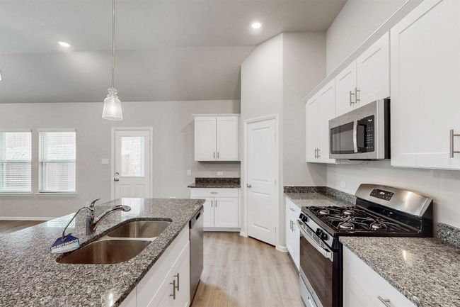 1813 Osage Trl, House other with 5 bedrooms, 3 bathrooms and null parking in Mesquite TX | Image 16