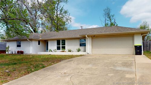 1918 E 15th St, Ada, OK, 74820-7105 | Card Image