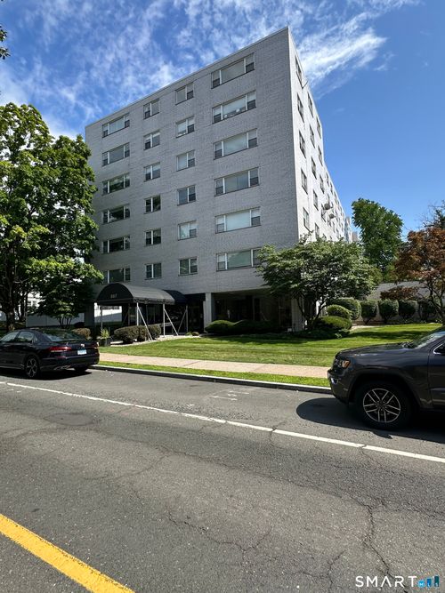 2i-887 Farmington Ave, West Hartford, CT, 06119-1495 | Card Image