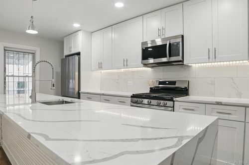 4069 Grace Ave, Bronx, NY, 10466-2209 | Card Image