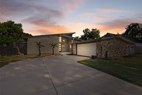 12218 Treeview Ln, Farmers Branch, TX, 75234-7810 | Card Image