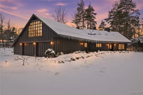 11 Chase Rd, Orchard Park, NY, 14127-3904 | Card Image