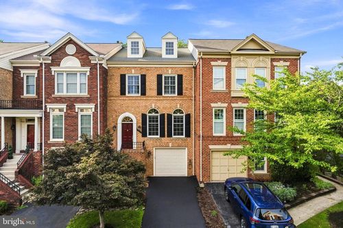 8002 Tanworth Ct, Springfield, VA, 22152-3657 | Card Image