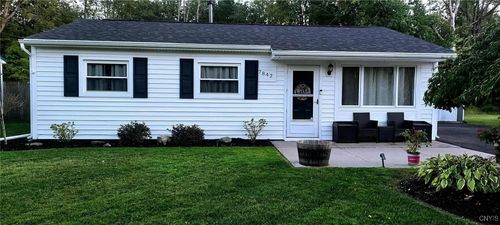7842 Eisenhower Blvd, Bridgeport, NY, 13030-9405 | Card Image