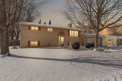 1020 Swanhill Dr, Albert Lea, MN, 56007-1848 | Card Image