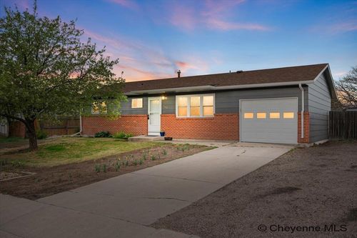 140 Big Sandy Cir, Cheyenne, WY, 82001-1906 | Card Image