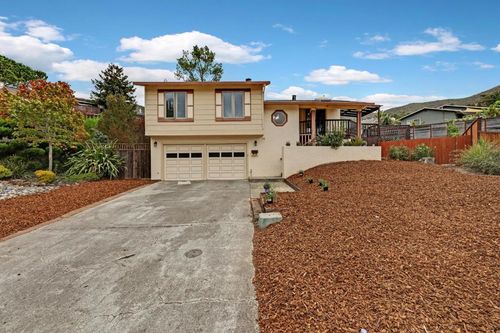 19 Elk Ct, Pacifica, CA, 94044-3844 | Card Image