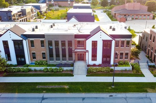 2b-415 Main St, Pella, IA, 50219-1816 | Card Image