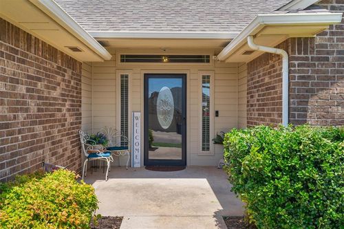 1905 Ne 31st St, Moore, OK, 73160-0638 | Card Image