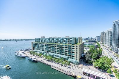 1611 - 77 Harbour Sq, Condo with 1 bedrooms, 1 bathrooms and 1 parking in Toronto ON | Image 3