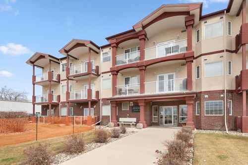 104 - 105 Main Street S, Home with 2 bedrooms, 2 bathrooms and 1 parking in Redcliff AB | Card Image
